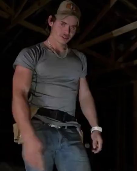 Сразу видно ковбой, стреляет метко