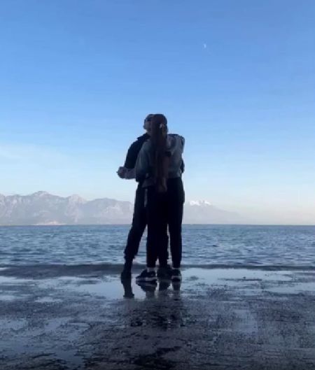 Трогательная попытка влюбленных снять эстетичное видео в Турции превратилась в вирусный хит благодаря неожиданному гостю