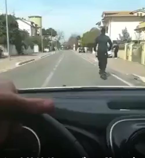 Самокатчики везде одинаковые