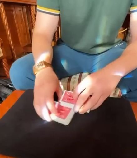 Никогда не садитесь играть на деньги с незнакомыми людьми⁠⁠