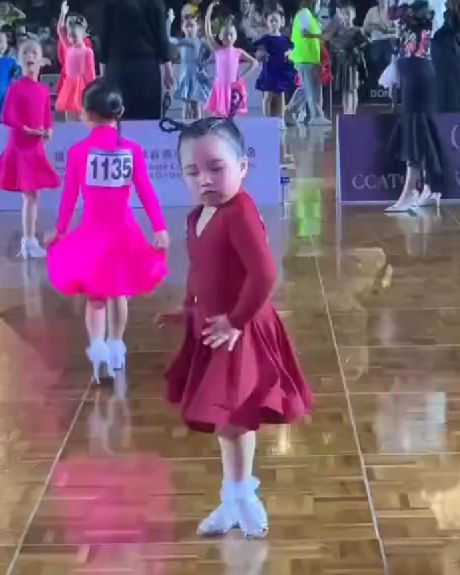 Танцуют все!