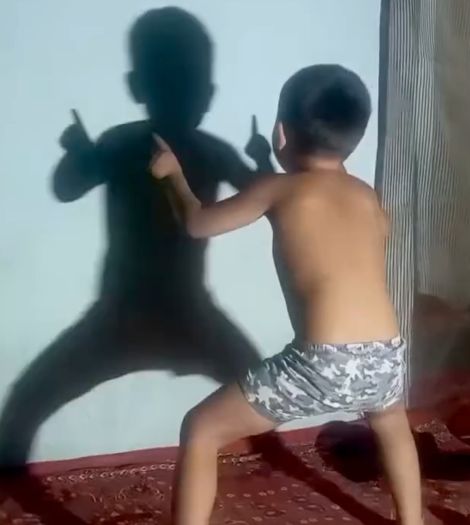 Детство - это когда ты создаёшь радость из ничего