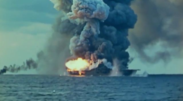 Японская атака на американский авианосец Франклин во время Второй мировой