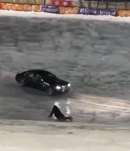 Роллс-Ройс в ледяной ловушке⁠⁠