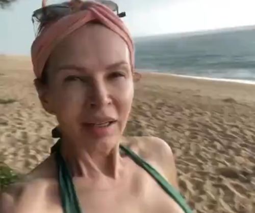 Эвелинка Блёданс никак не покидает образ медсестры из Маски-шоу