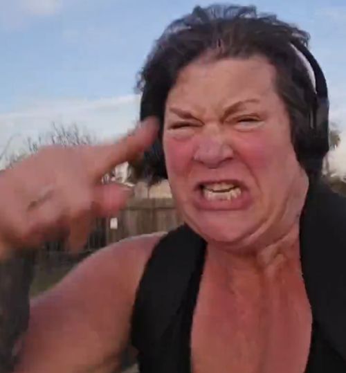 Любительница тяжелого рока