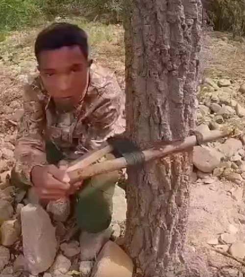 Юный вьетконговец капканит