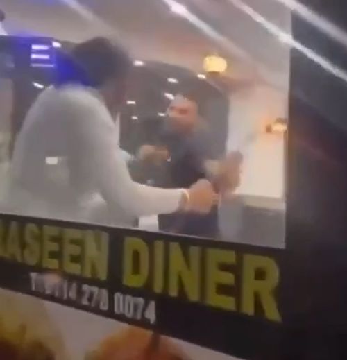 Индийцы, увидевшие говядину в кебабной в Великобритании, напали на ресторан и разбросали все вокруг⁠⁠
