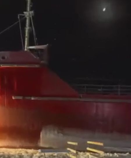 Пропусти ледокол! Уникальная пешеходная переправа в Архангельске на остров Кего.