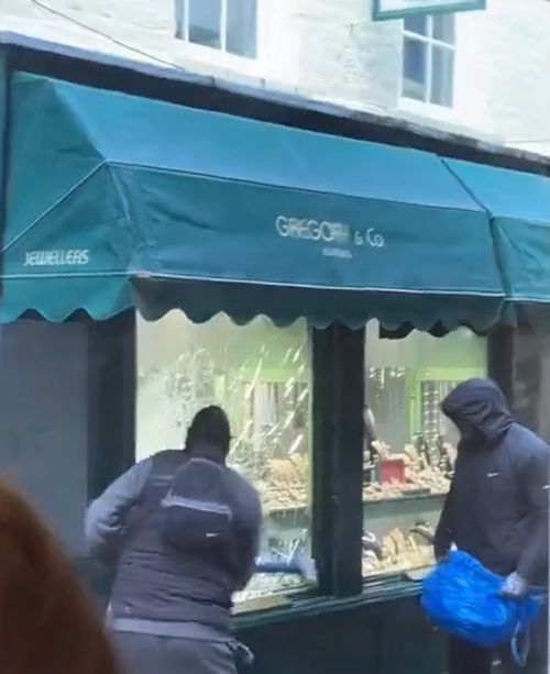 Дерзкое ограбление ювелирного магазина в Лондоне⁠⁠