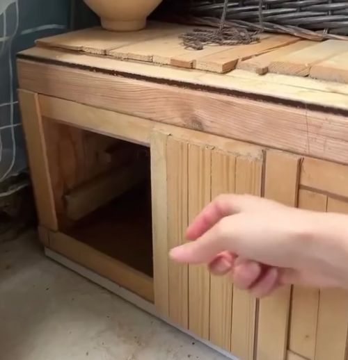 Вы кто такие? Я вас не звал!