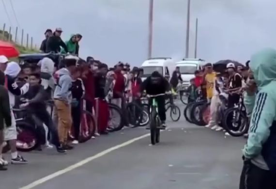 Глупая и невнимательная девушка