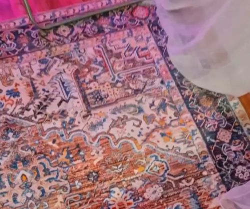 В детстве перед сном рассматривал