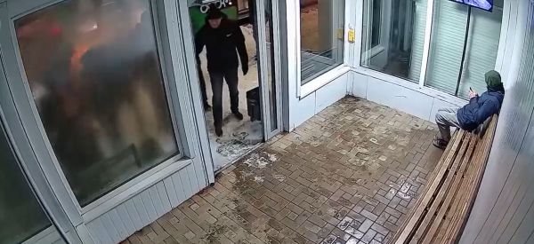 В Омске открыли современный теплый павильон для комфорта горожан