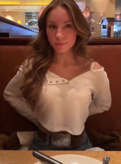 Пообещал оплатить счет, если она снимет лифчик