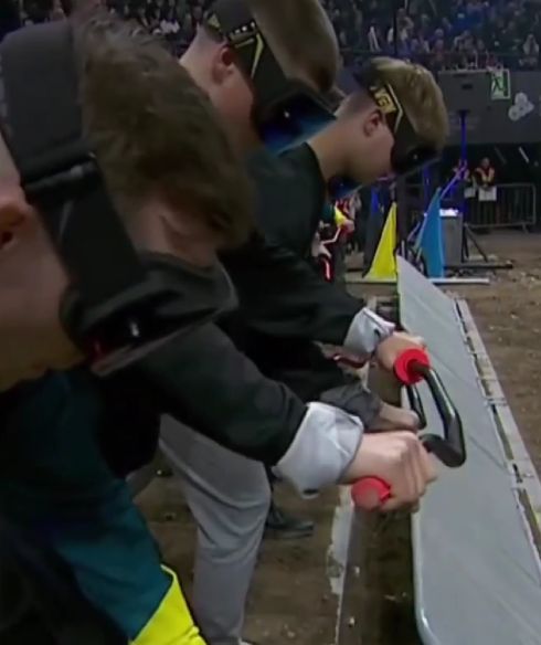 Соревнования по хоббимотокроссу в Венгрии среди любителей бега с рулем