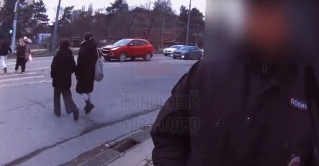 Полиция контролирует доставщиков на велосипедах