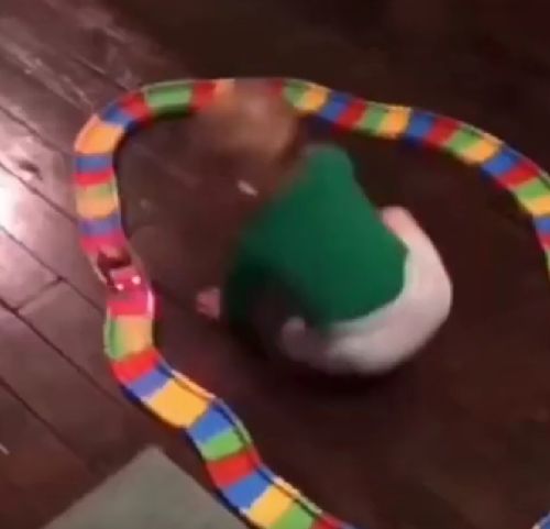 Играл с машинкой и проиграл⁠⁠