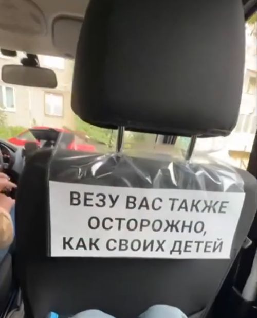 Любимый ребёночек в золотой рамке⁠⁠