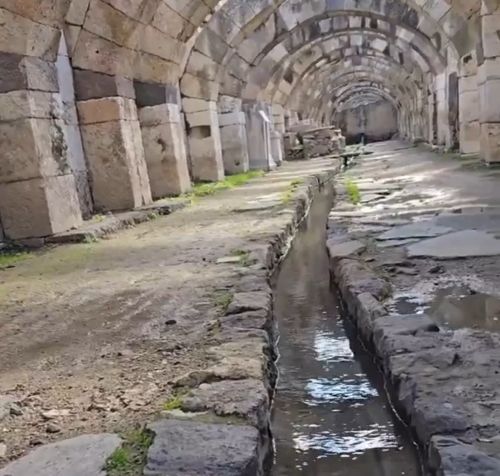 Римский акведук в Смирне продолжает снабжать город водой спустя тысячелетия