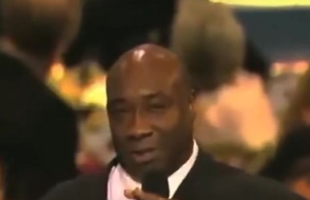 Актёр сыгравший Джона Коффи в "Зелёной миле", Майкл Дункан, выражает благодарность Тому Хенксу