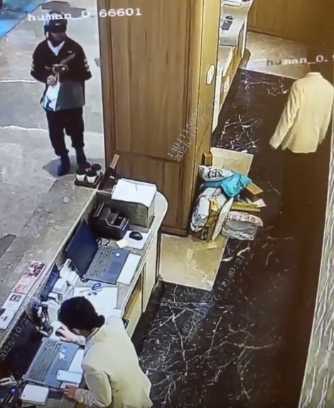 Да где же он...⁠⁠