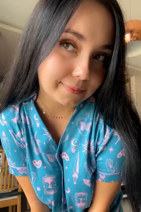 Милая девушка и её не менее милые сиськи