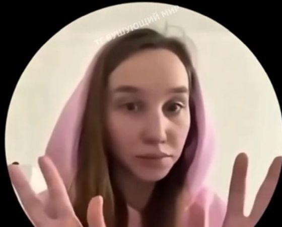 Дед не зассал подкатить к красавице в лифте