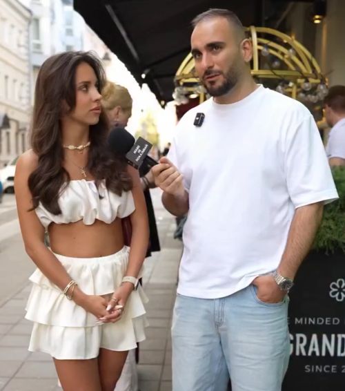 Редкая девушка на Патриках