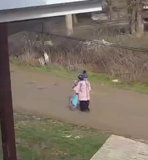 Сейчас бы идти с продлёнки и махать сменкой а не вот это вот всё