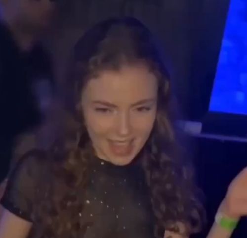 Дамы выбирайте правильную одежду для ночных клубов