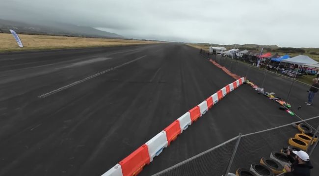 "Зверь" - самый быстрый радиоуправляемый автомобиль в мире со скоростью 377 км/ч