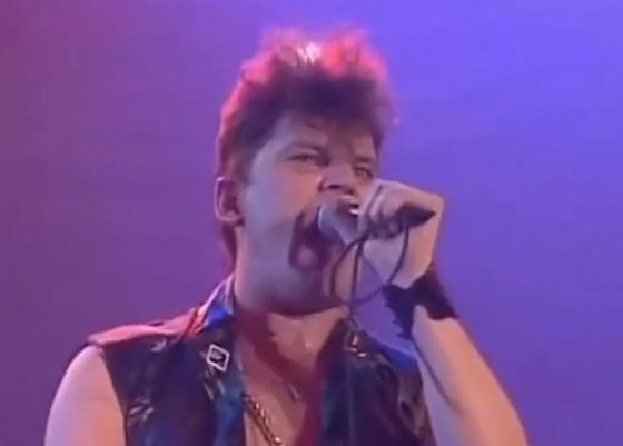 Эй кто за дверью, выходи в сартир по одному!