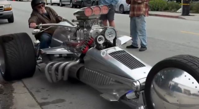 Американский кастомный байк мощностью 1000 лошадиных сил с допуском на дороги общего пользования