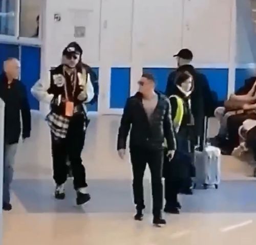 Киркоров закурил прямо в здании аэропорта