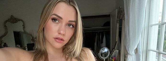 Миа Малкова