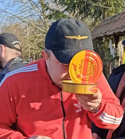 Дегустация сюрстрёмминга⁠⁠