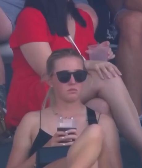 "Хорошеет с каждым стаканом"⁠⁠