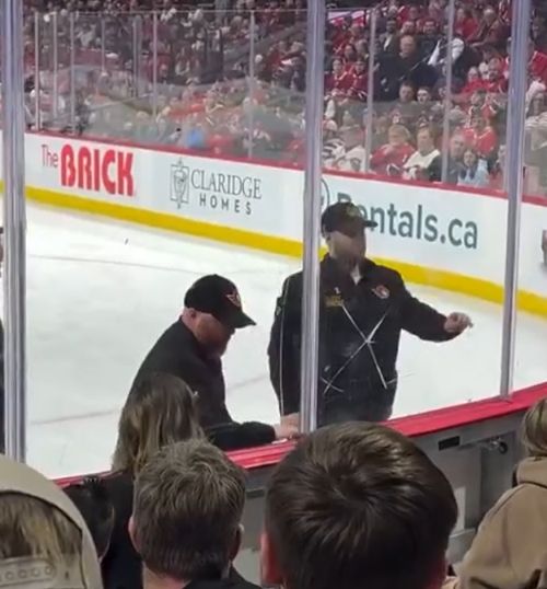 Замена разбитого стекла на матче НХЛ⁠⁠