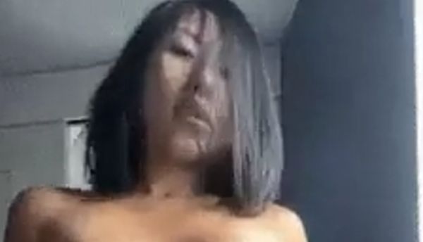 Голая азиатка