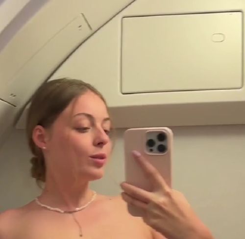 Нет для женщины большего огорчения, чем невнимание мужчины, для которого она хотела быть недоступной⁠⁠