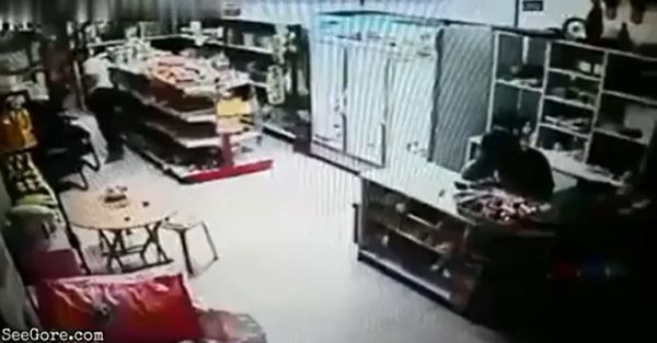 Отец положил заряженный пистолет перед депрессующим сыном