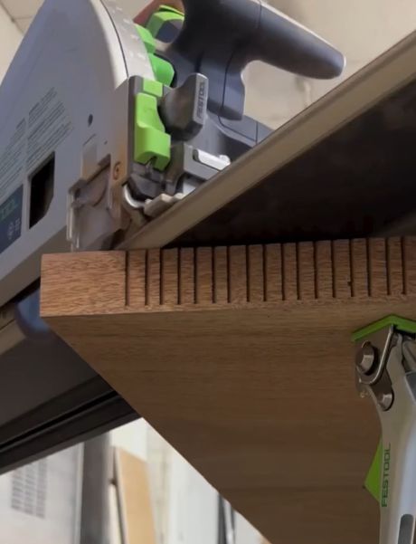 Посмотрите что творит)