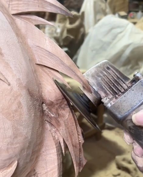 Статуя дракона из дерева полностью выполненная вручную