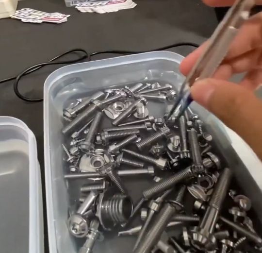 Анодирование титана