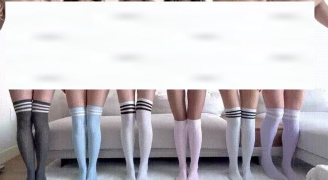 Шесть голых девушек