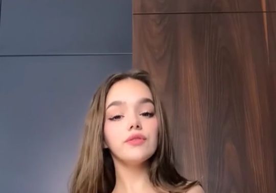 Seltin Sweety танцует