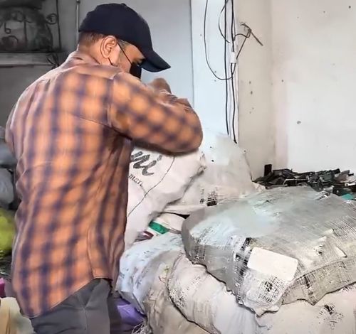 Извлечение золота из выброшенных смартфонов