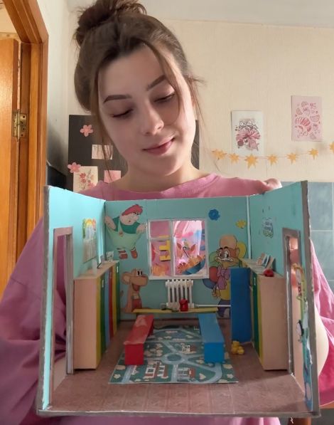 Девушки делает классные миниатюрки