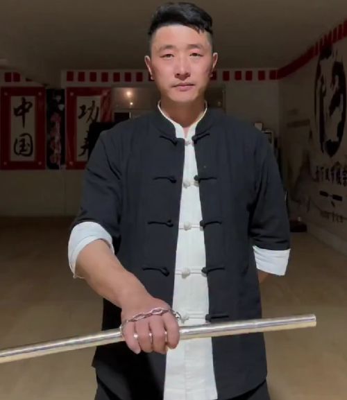 Дружище, я просто сказал: передай мне нунчаки...